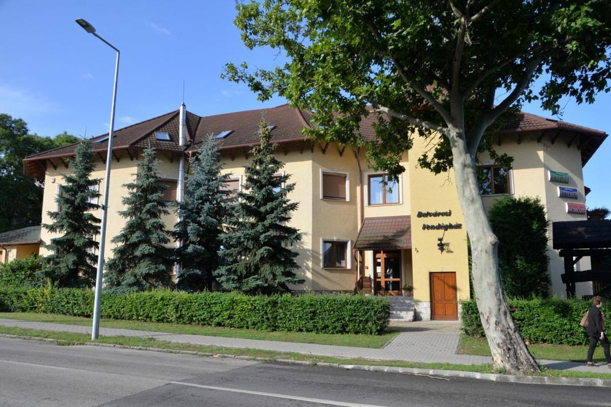 Belvarosi Vendeghaz Mór Exterior foto